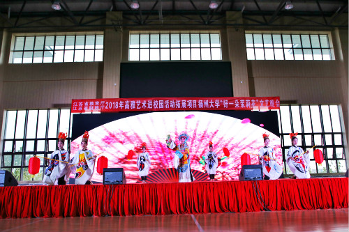 201810192018年高雅艺术进校园拓展项目《好一朵茉莉花》文艺晚会走进江苏旅游职业学院_meitu_1.jpg