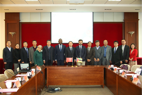 20181105 3所葡语国家高校代表团访问我校_meitu_1.jpg